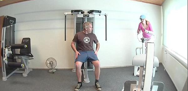 Die neue im Fitnessraum geknallt